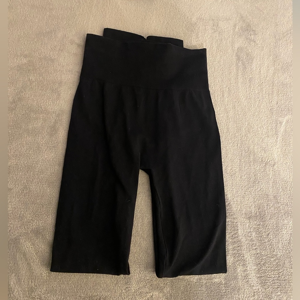 High-Waist Black Leggings - Sleek Everyday Stretch - Picture 2 of 4